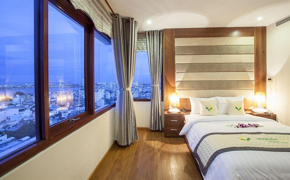 Moonlight Hotel Suites & Spa - Romantic River View & City View, High Floor, Near Dragon Bridge Đà Nẵng Exterior foto