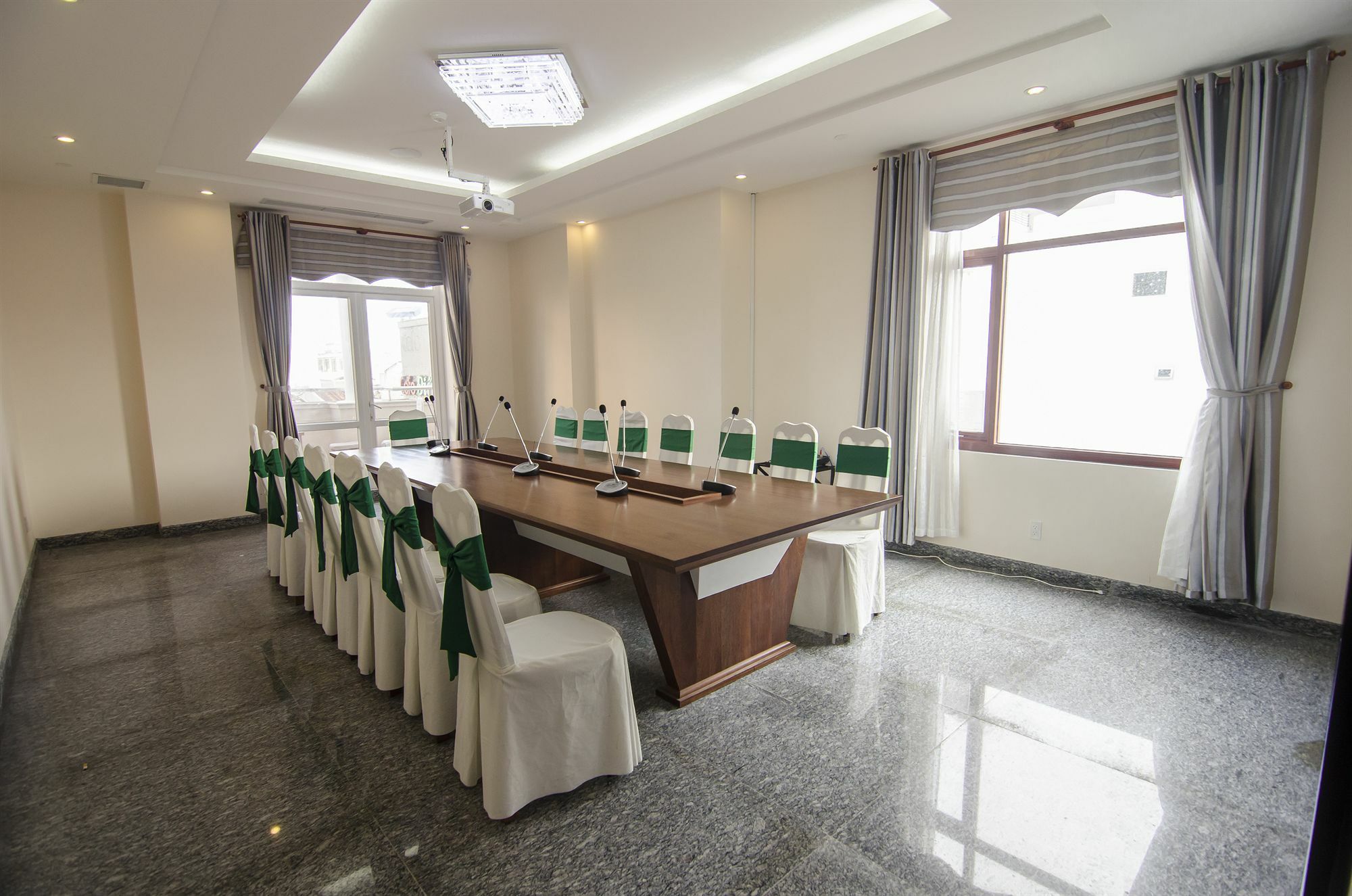 Moonlight Hotel Suites & Spa - Romantic River View & City View, High Floor, Near Dragon Bridge Đà Nẵng Exterior foto